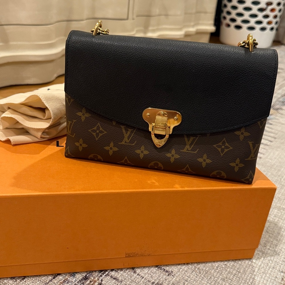 Louis Vuitton Monogram Saint Placid Black